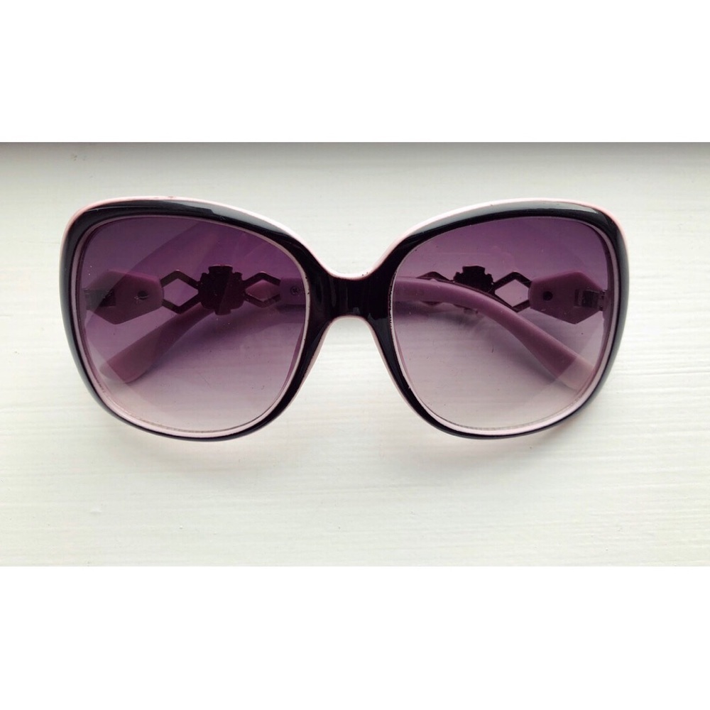 Black & blush pink tinted Kleo Lion sunglasses